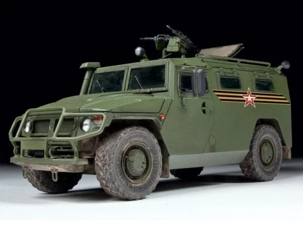 Сборная модель ZVEZDA Российский бронеавтомобиль ГАЗ "ТИГР", 1/35